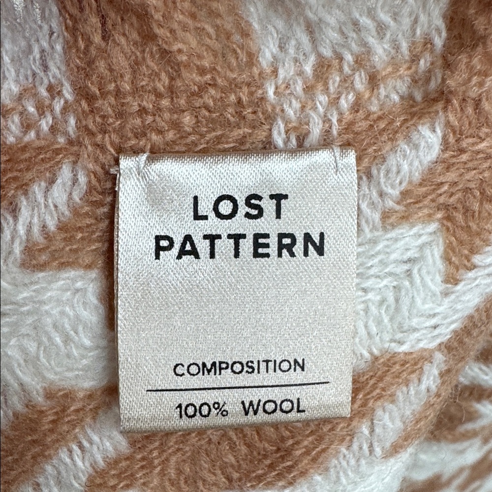 Lost Pattern 100% Wool Houndstooth Scarf White & … - image 5